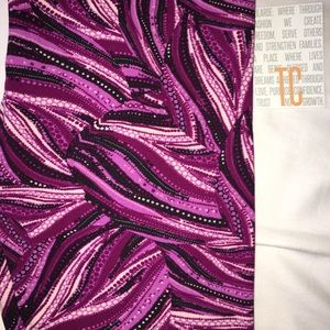 Talk & Curvy Lularoe Leggings (mermaid print)